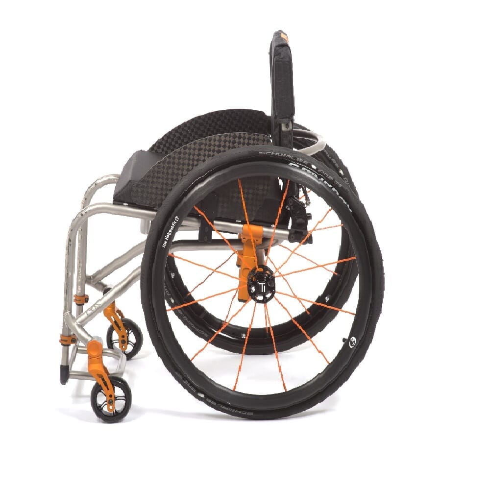 1938_79902225 16db 4687 99c4 8d45888187ef