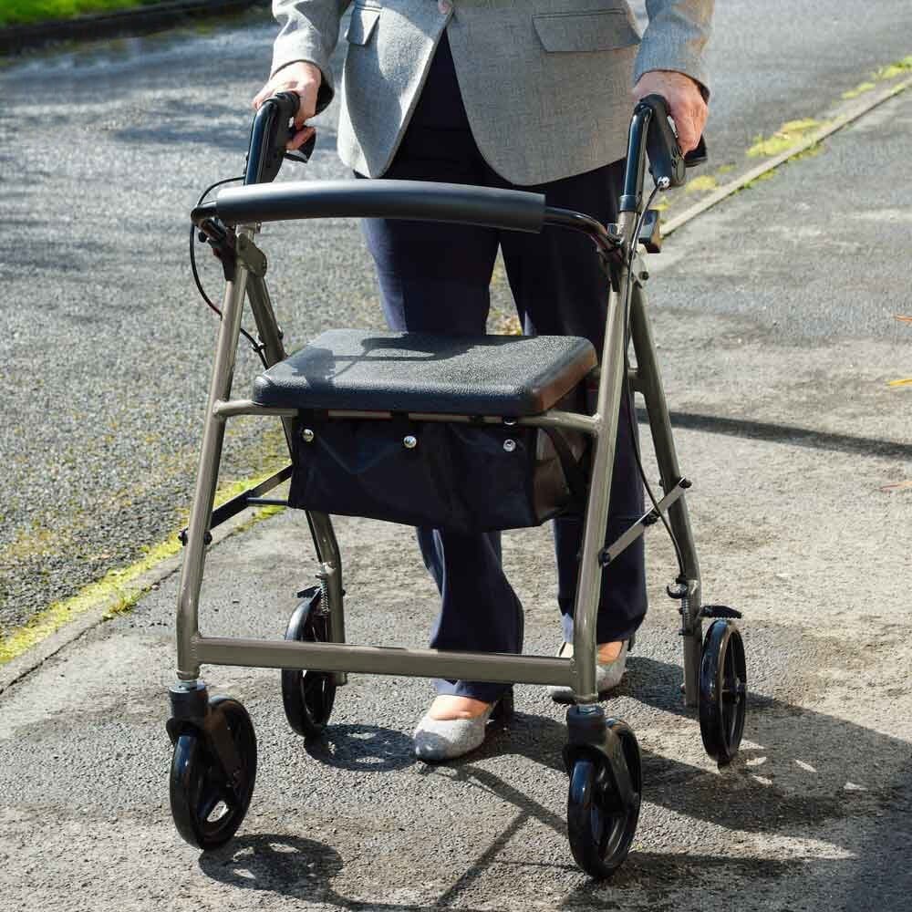 a series 4 wheel rollator 6