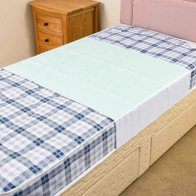 absorbent reusable bed pad 75 x 90cm with tucks