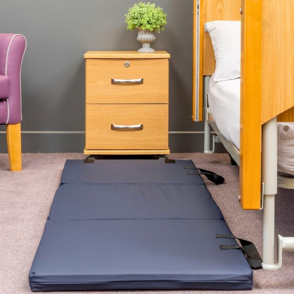 alerta folding crash mat lifestyle