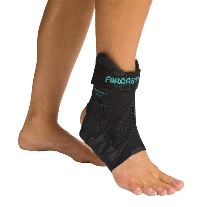 ankle brace aircast airsport right medium shoe size 6 8
