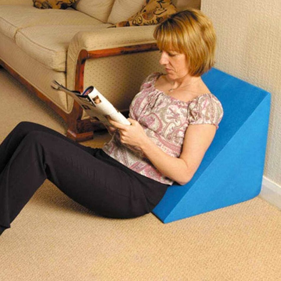 bed wedge pillow while reading