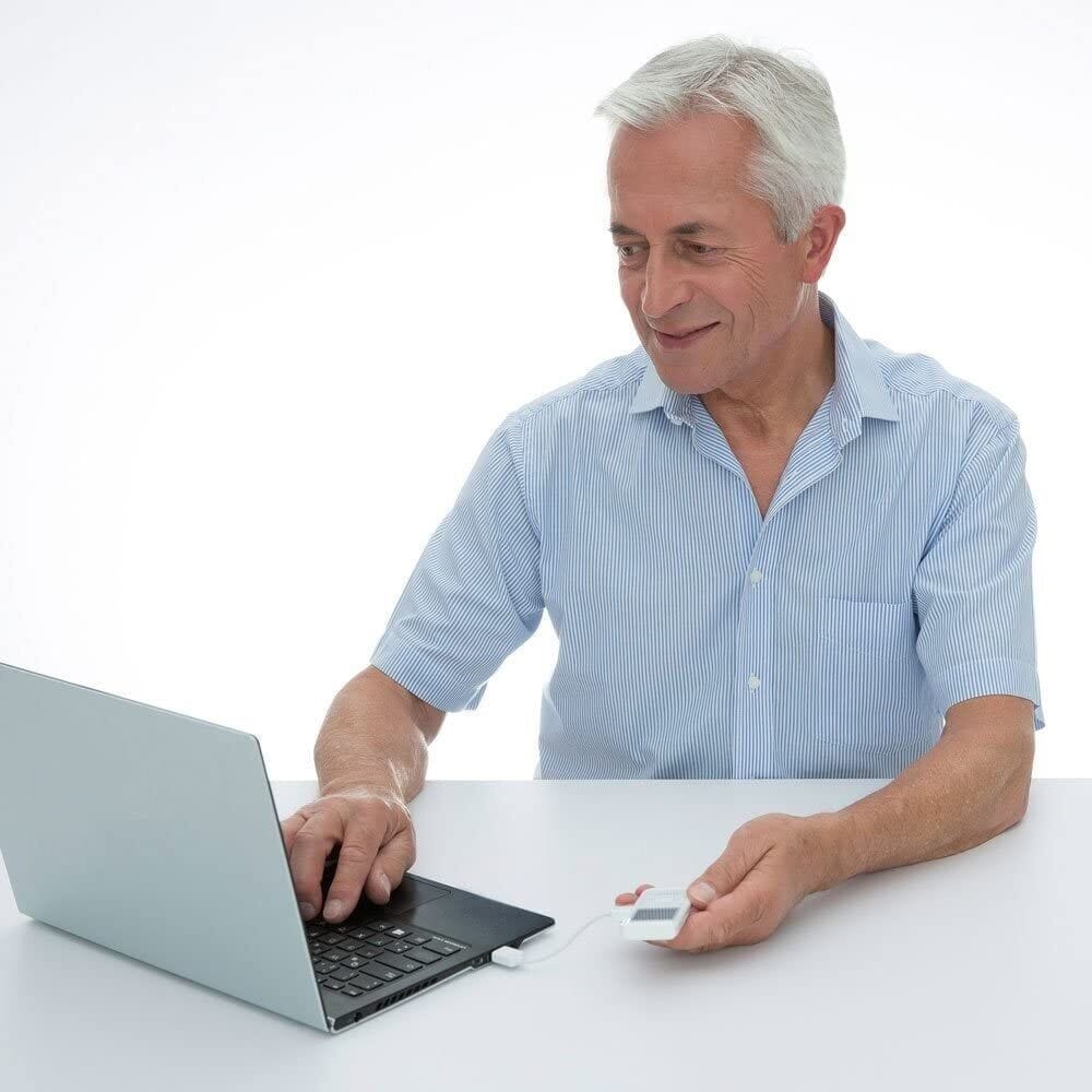 beurer me90 wireless personal ecg monitor in use