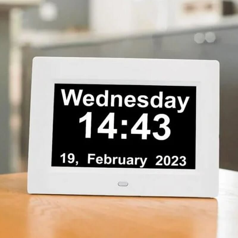 dementia day clock showing time and date