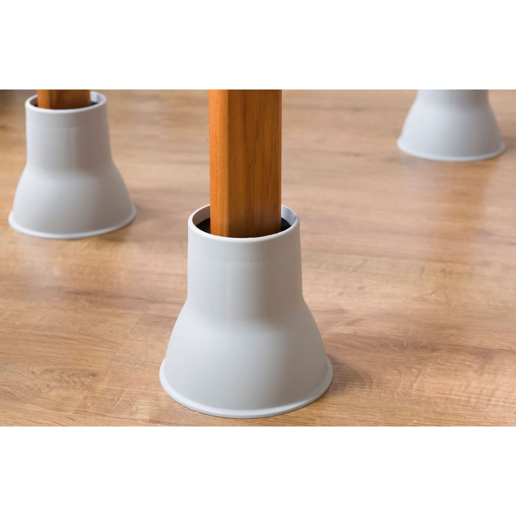 elephant feet 14cm in action