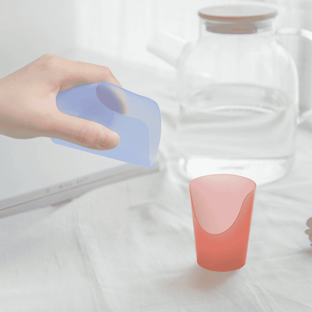 flexi cut cups red in use