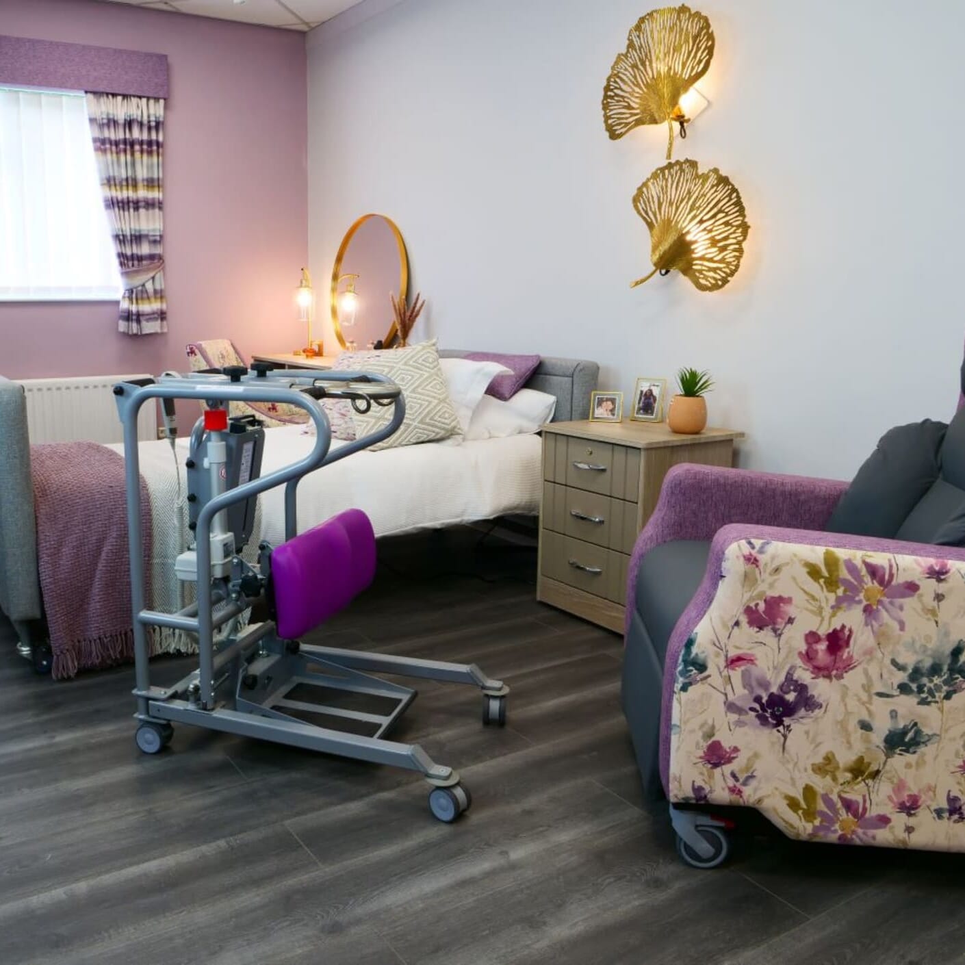 freeway sa180c compact sit to stand aid in a room setting