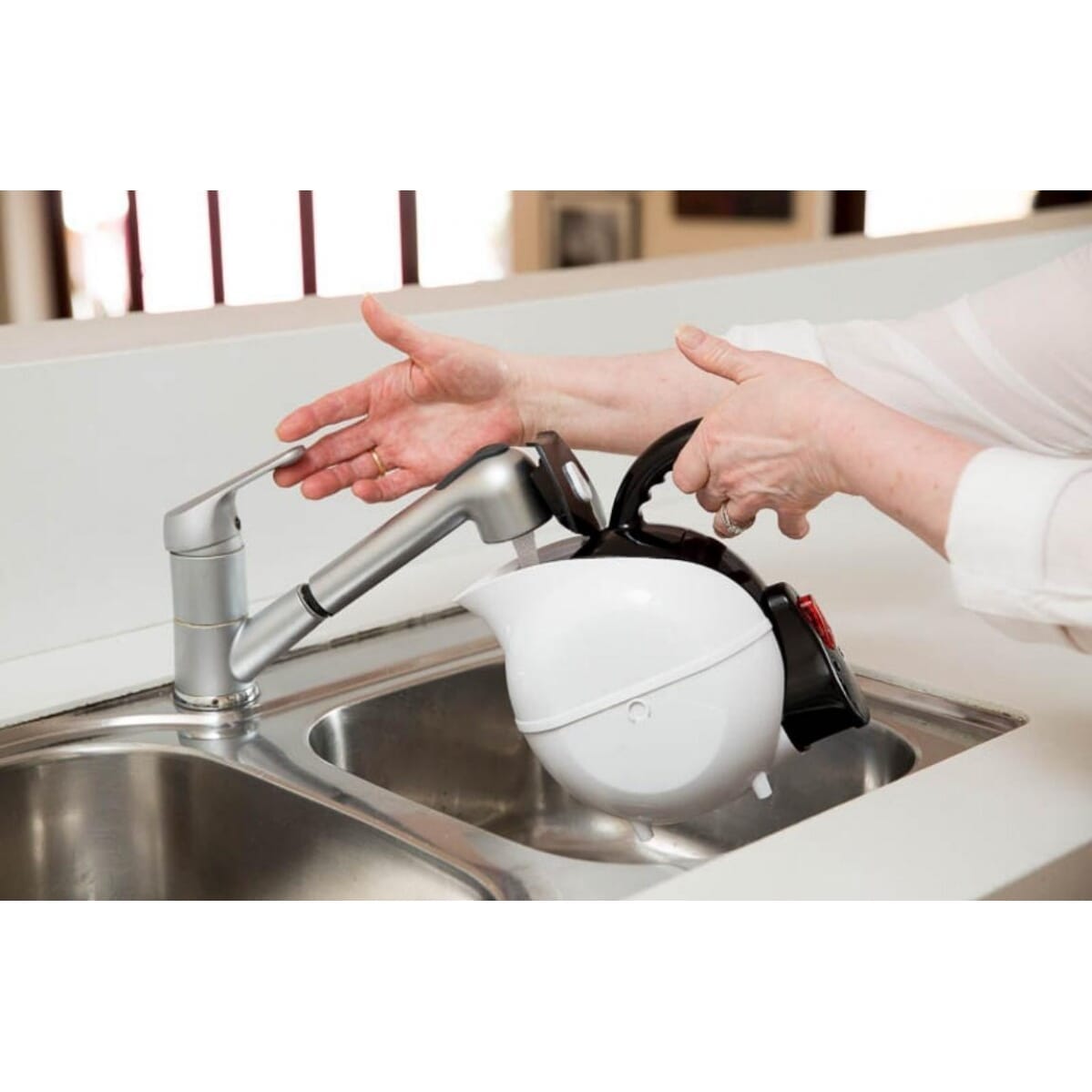 how to fill up the uccello kettle