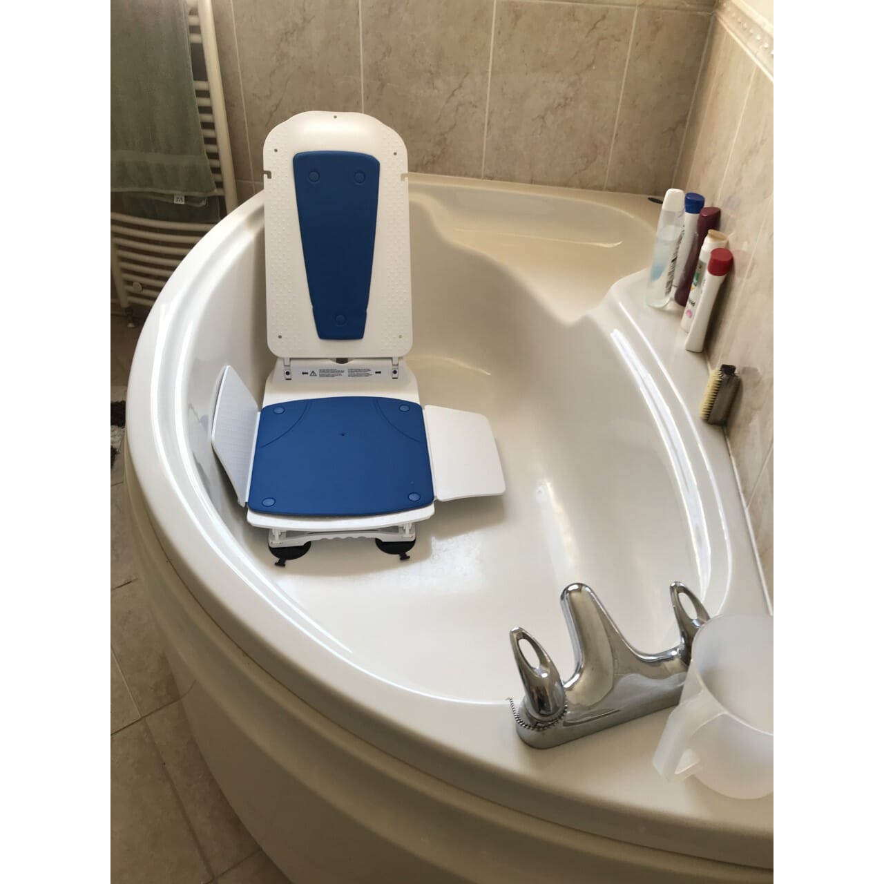 kanjo eco bathlift in corner bath lowered
