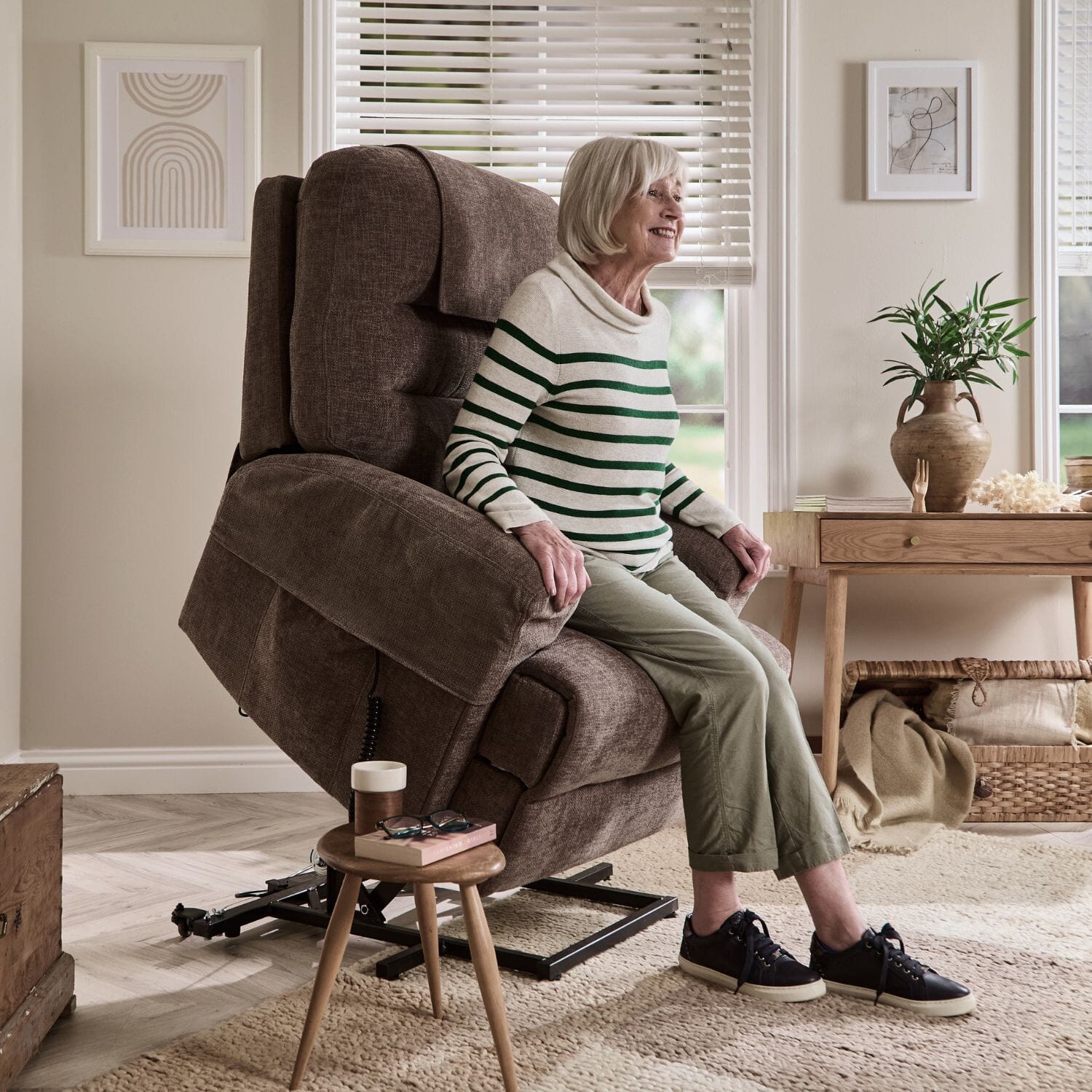 lawson rise recline chair lifestyle 1