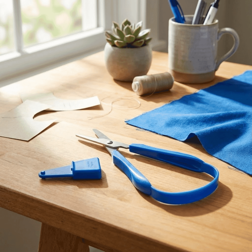 loop scissors round end lifestyle