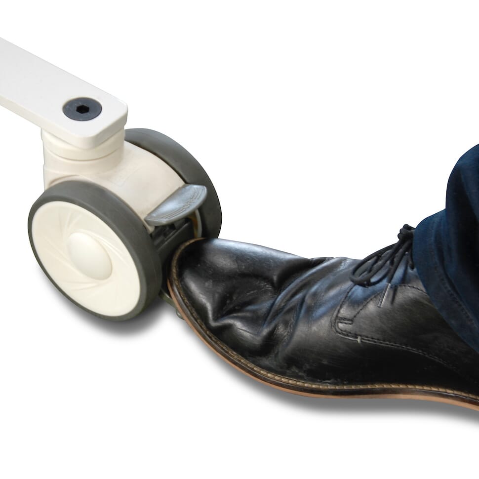 marlin hoist with electric leg opening dual brake castors