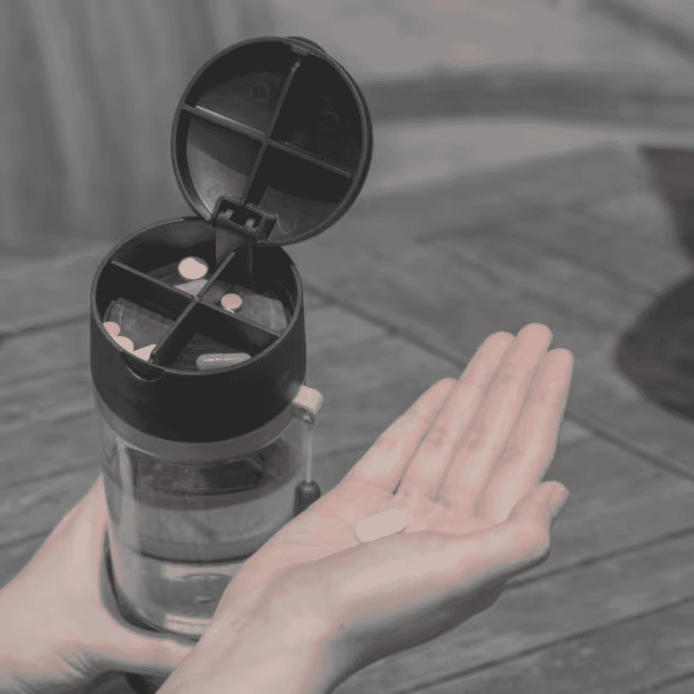 medi travel flask black in use