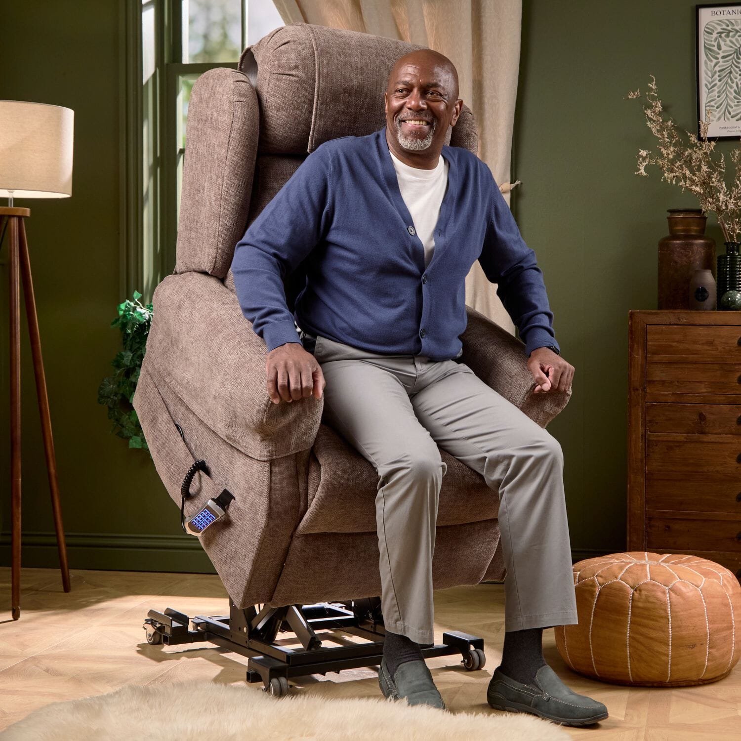 monterey rise recline chair lifestyle 2