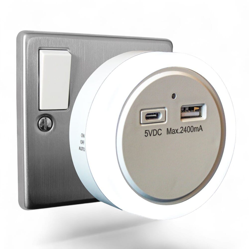 night light with usb charger in socket