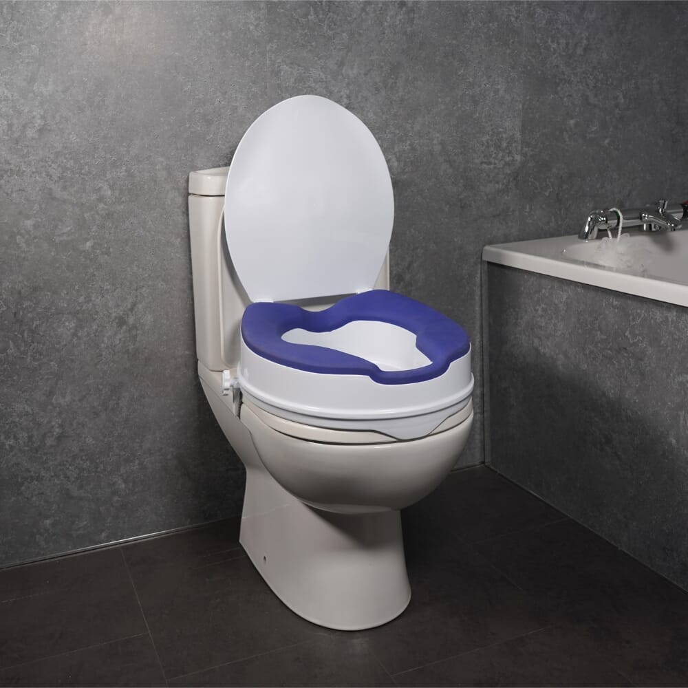 padded raised toilet seat with lid lifestyle