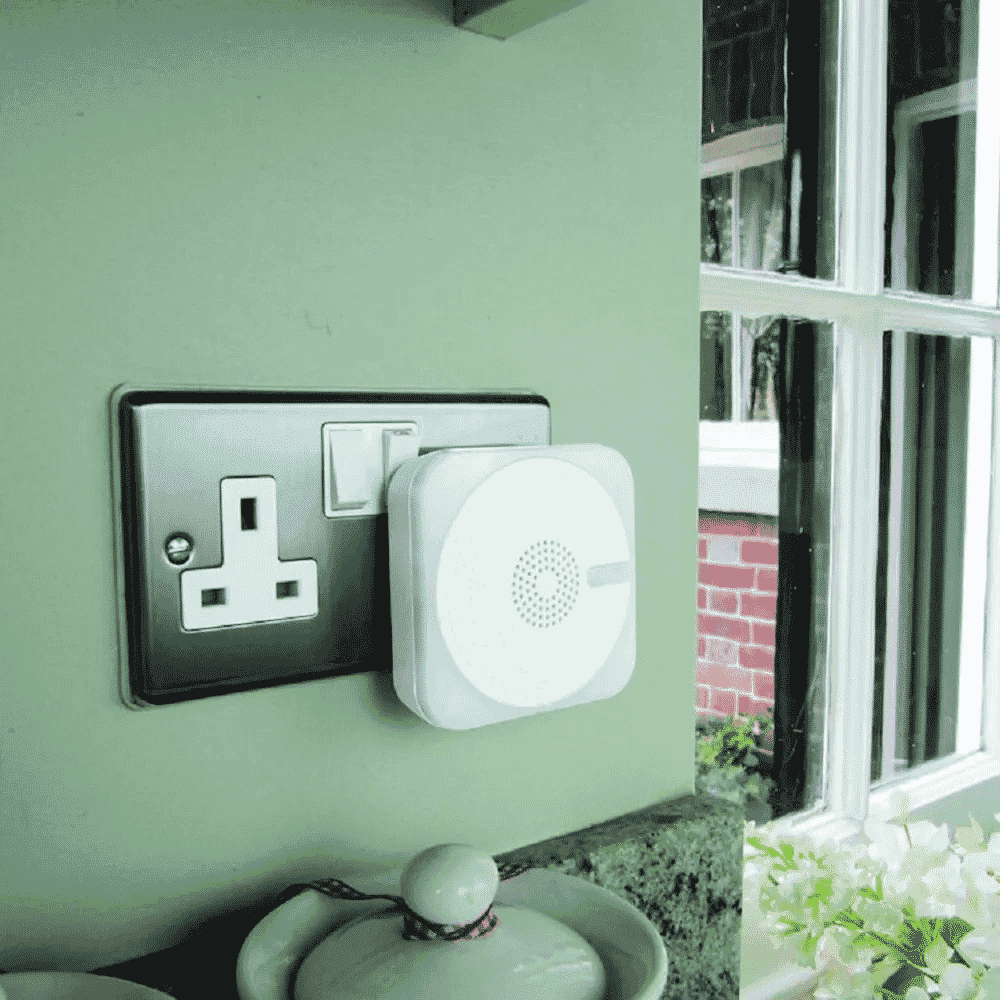 plug in door bell with kinetic push white wall