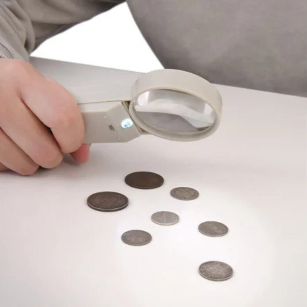 round led magnifying glass money