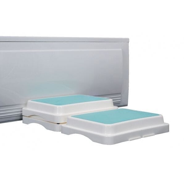 savanah bath step in use