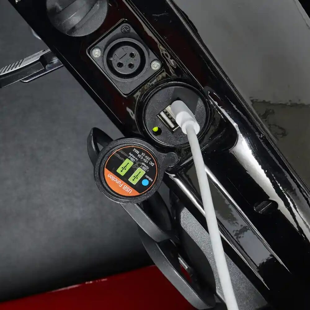 scooterpac cabin car cherry red phone charger