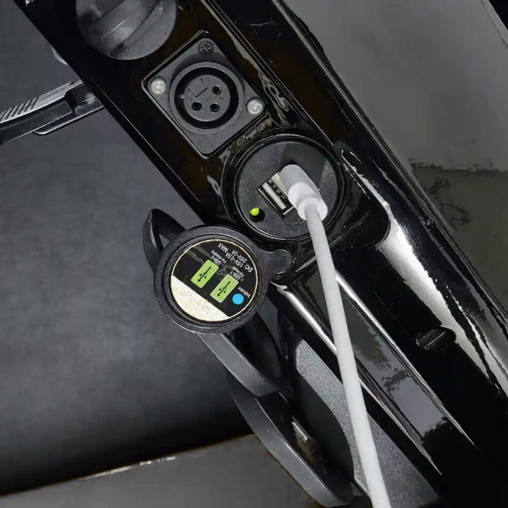 scooterpac cabin car glacier white phone charger