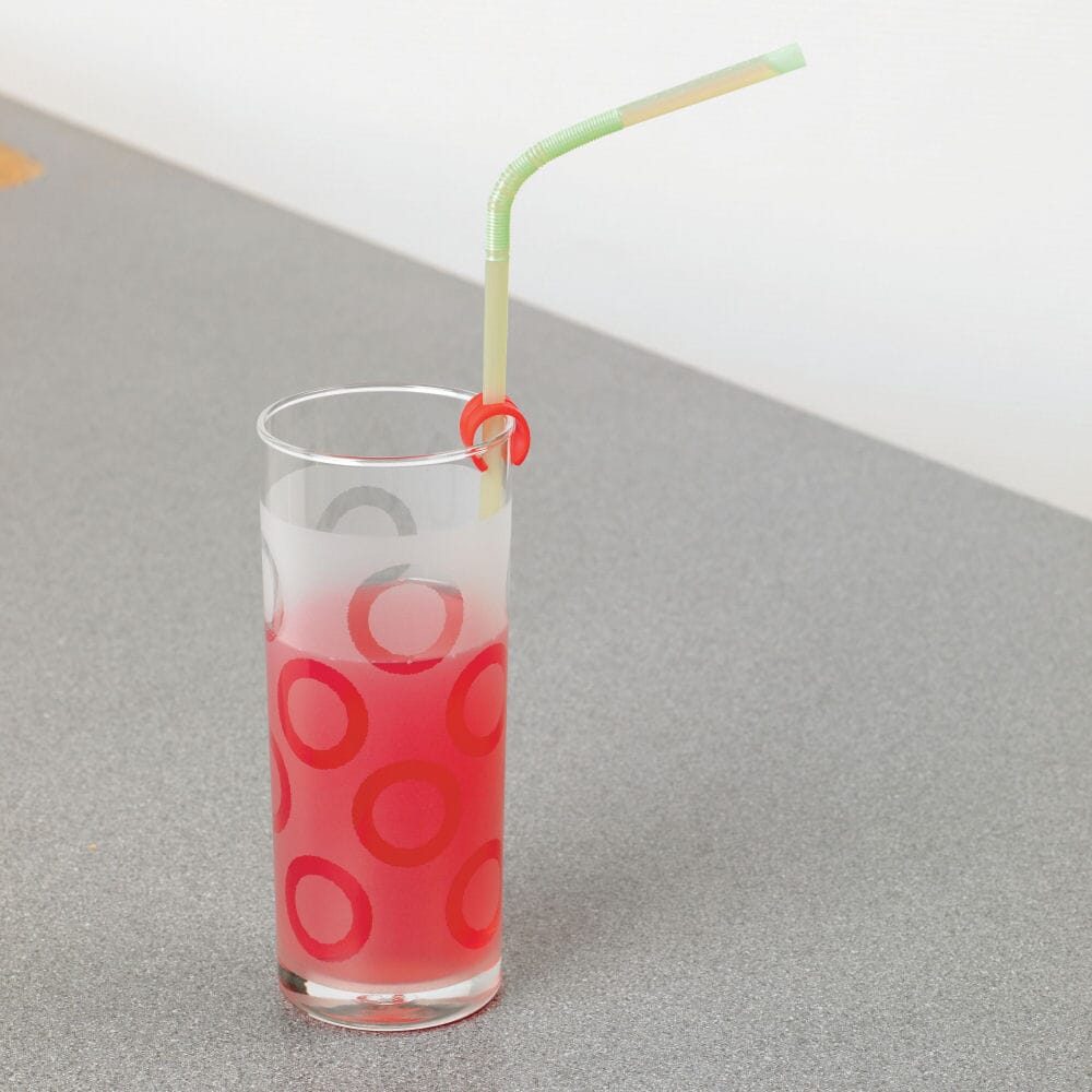 strawberi straw holders in use