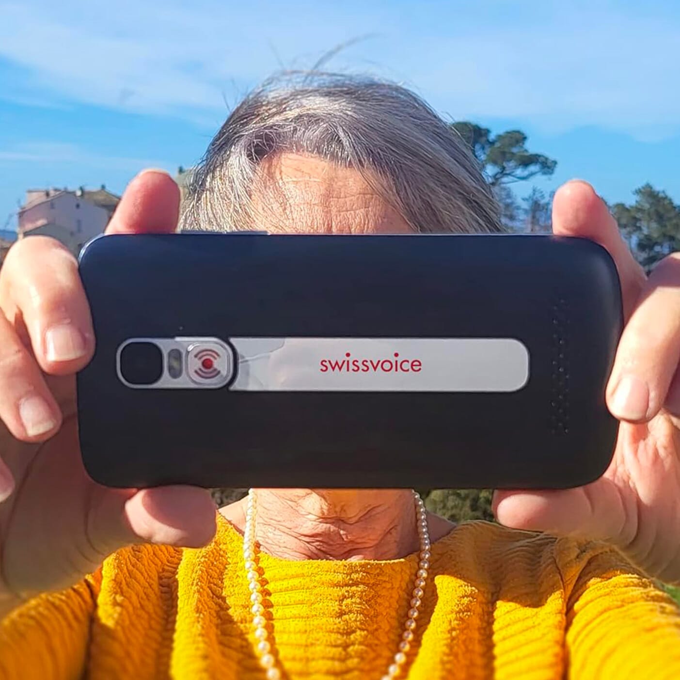 taking a pic with the swissvoice smartphone