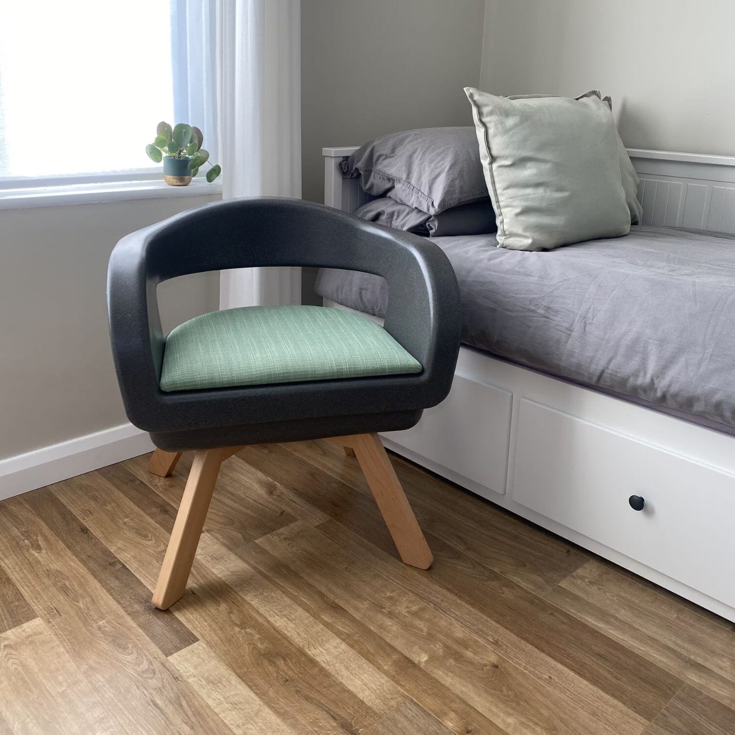 timberry kurve commode bedroom again 1