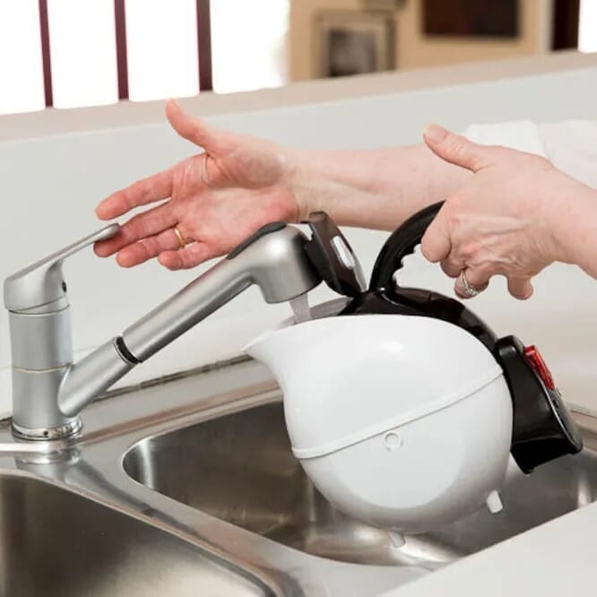 uccello ergonomic easy pour kettle and tipper black and white fill