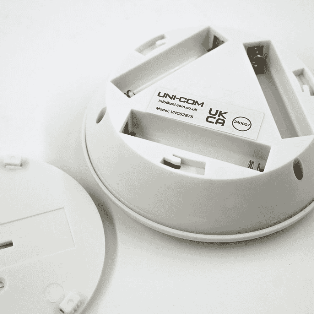 uni com sensor light batteries