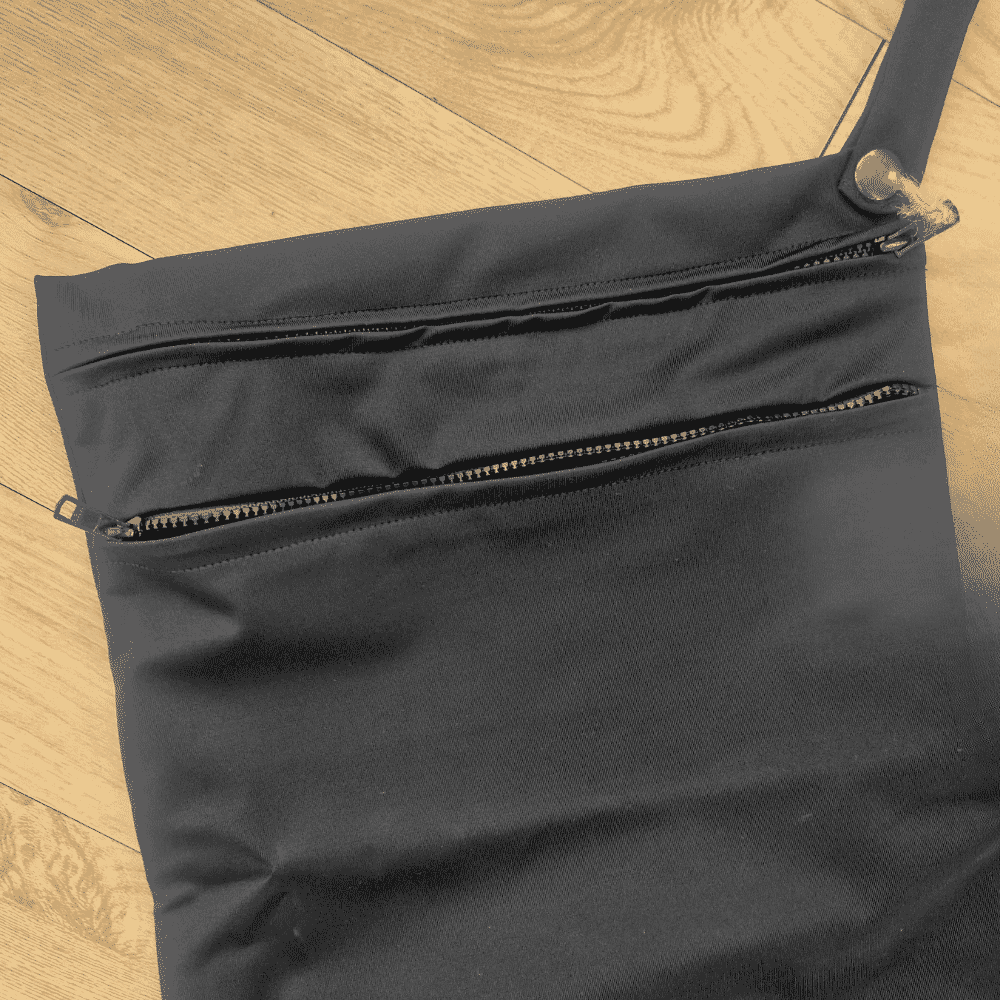 wet and dry swimwear bag black detail