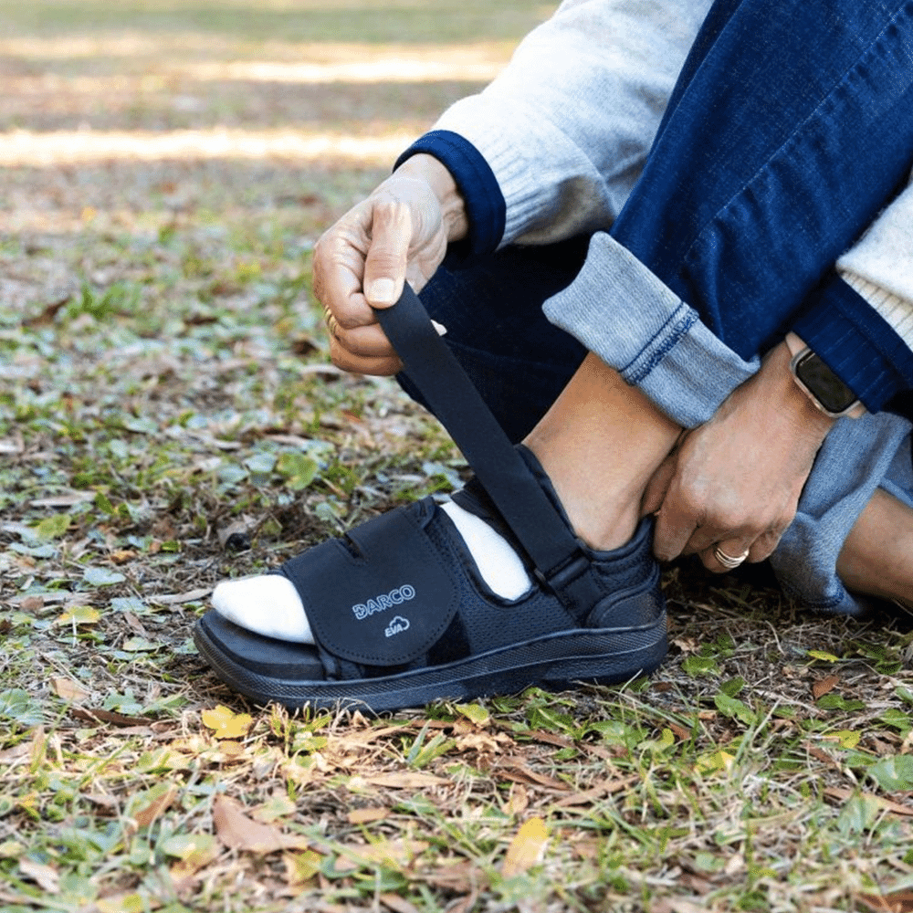 womens darco medsurg shoe in use